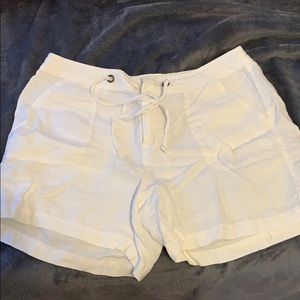 white linen shorts